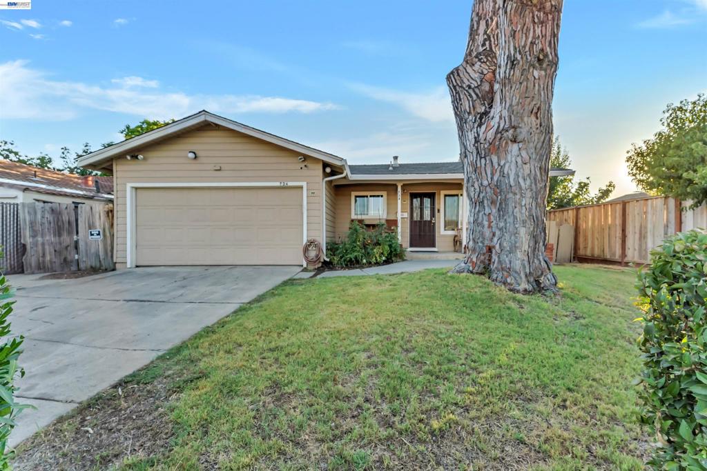 734 Overland Property Photo 2