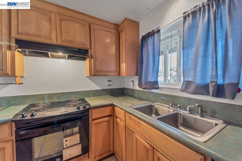 734 Overland Property Photo 7