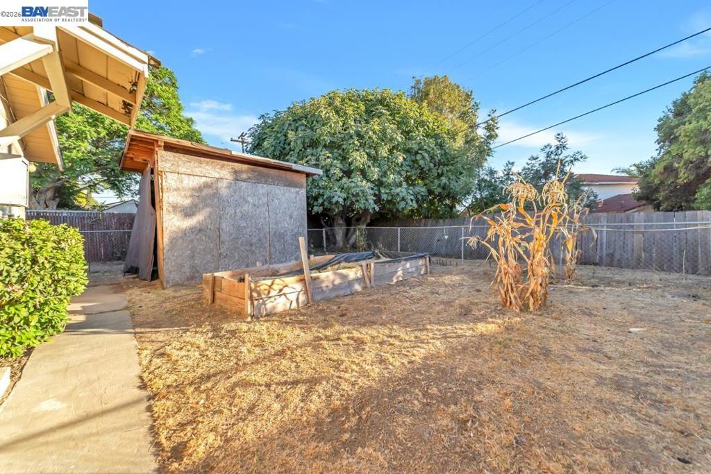 734 Overland Property Photo 21