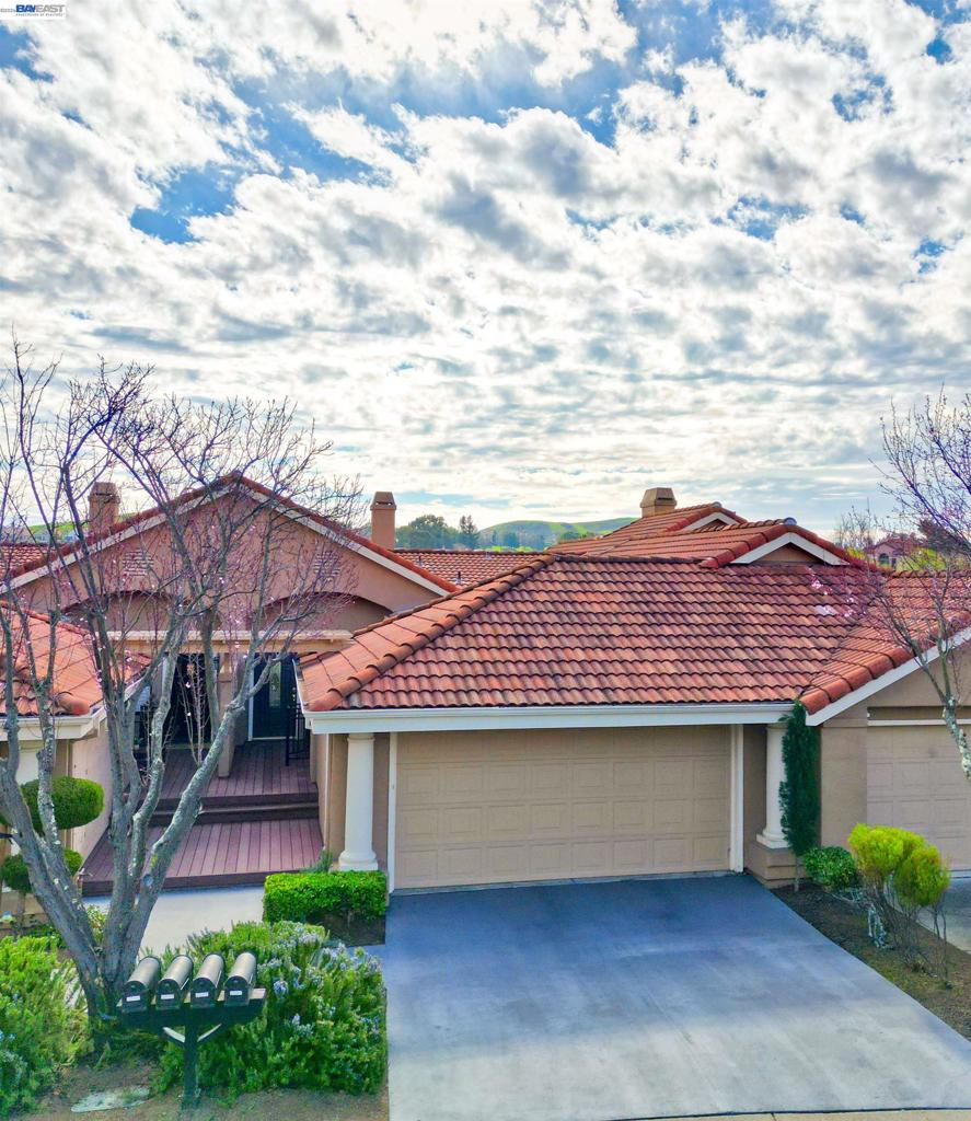 2057 Echo Pl Property Photo 3