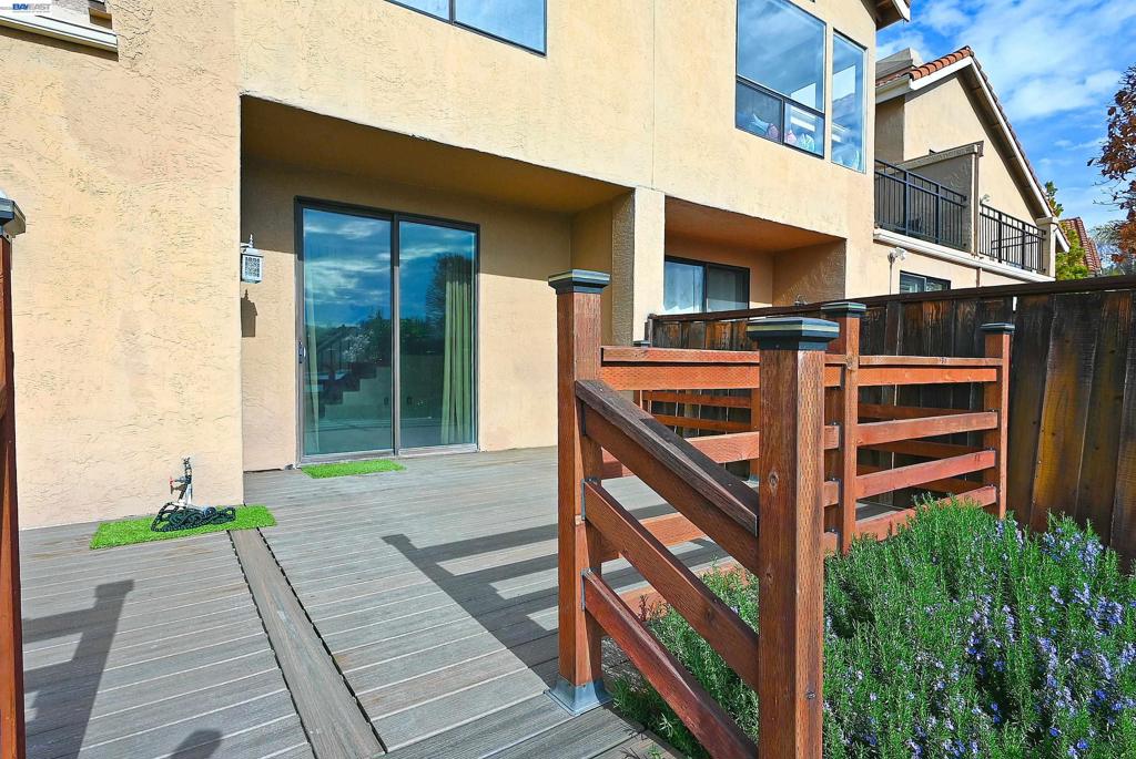 2057 Echo Pl Property Photo 11