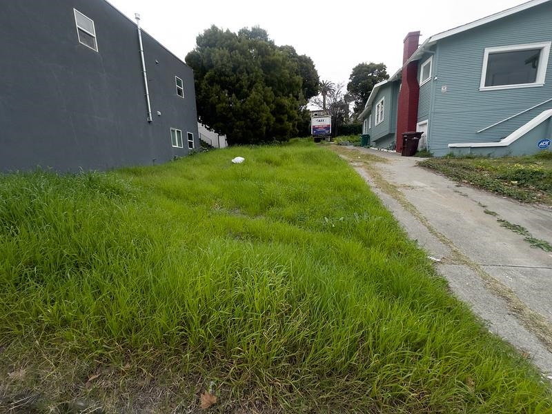 Macarthur Blvd Property Photo 1