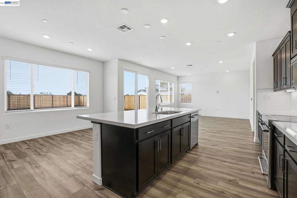 1004 Bluebell Circle Property Photo 4