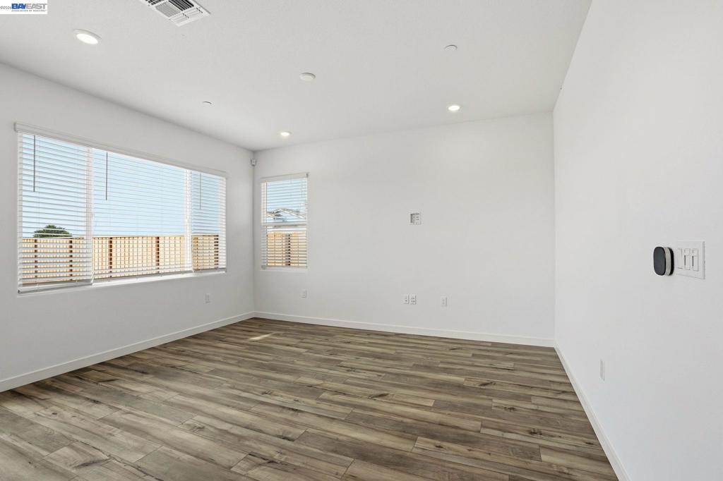 1004 Bluebell Circle Property Photo 5