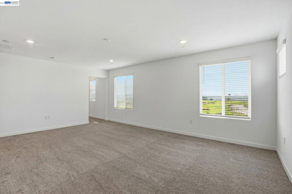 1004 Bluebell Circle Property Photo 6