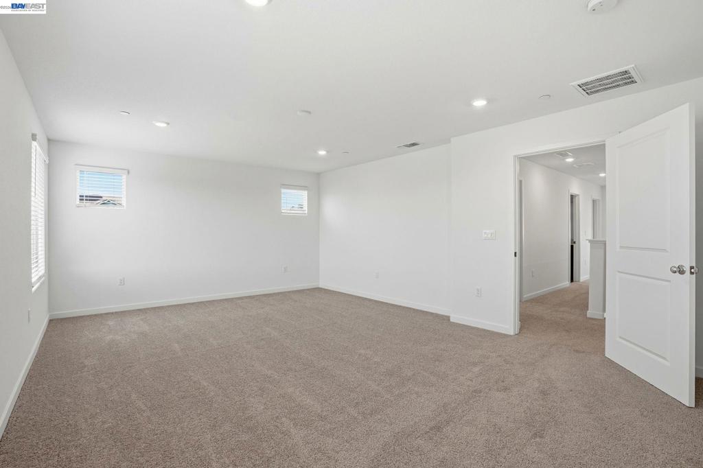 1004 Bluebell Circle Property Photo 7