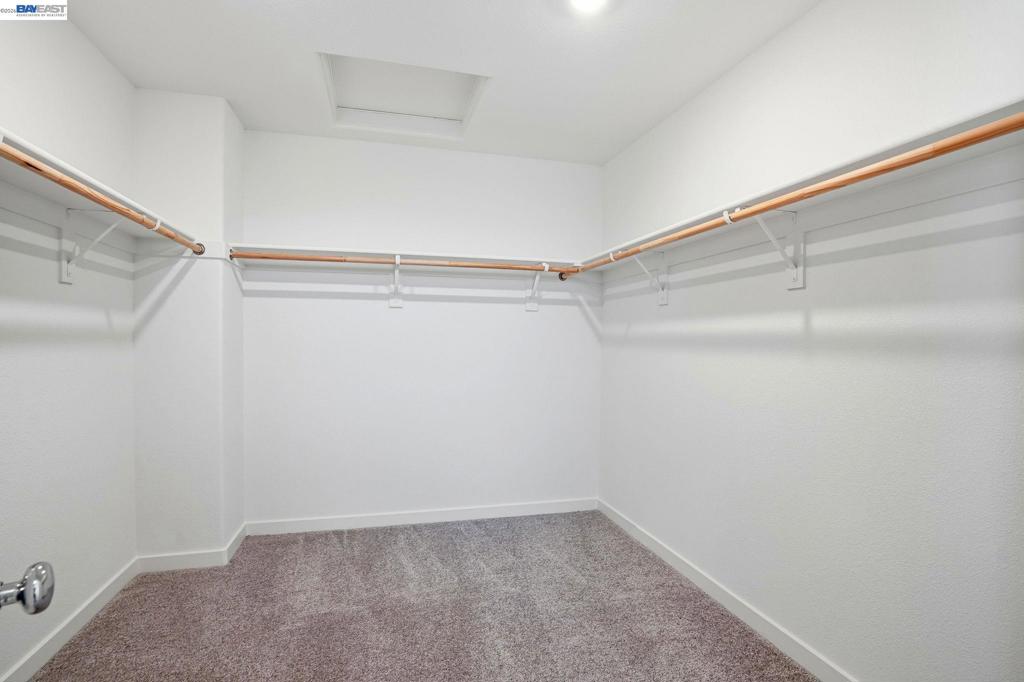 1004 Bluebell Circle Property Photo 8