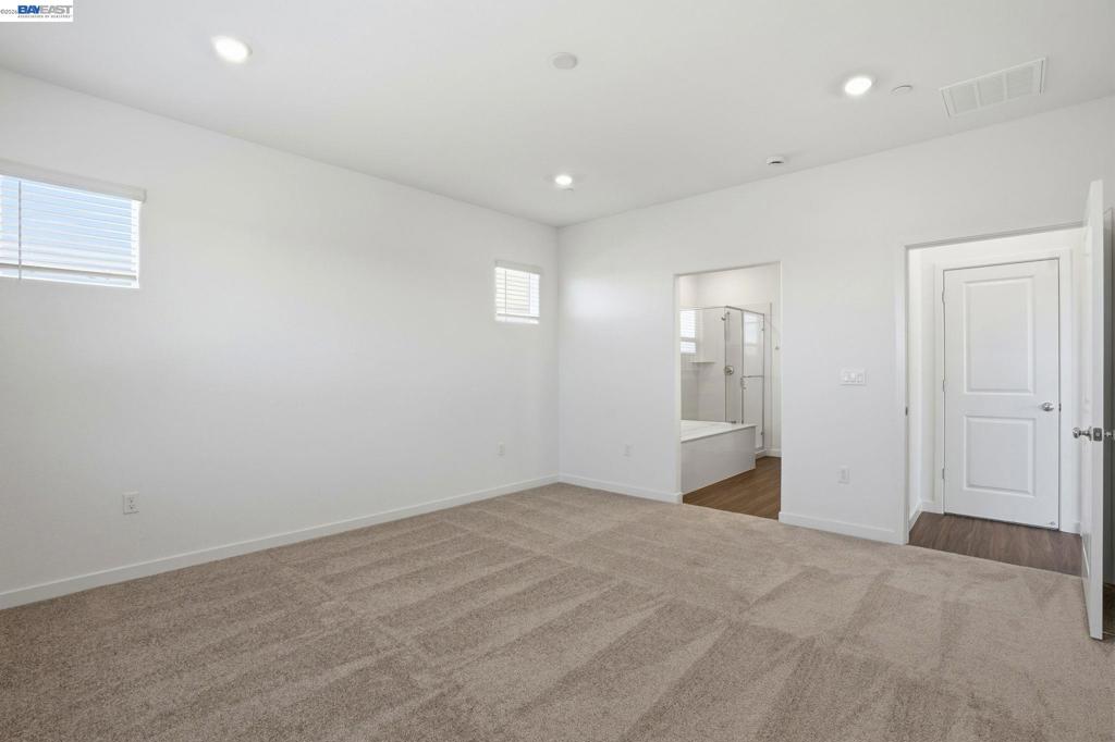 1016 Bluebell Circle Property Photo 5