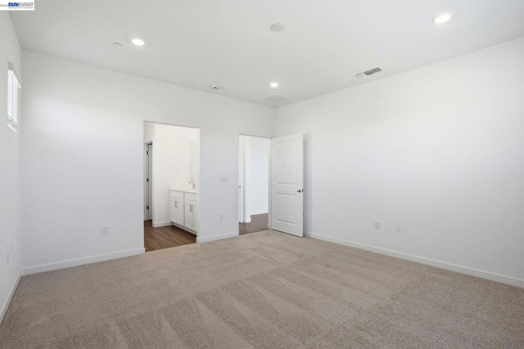 1016 Bluebell Circle Property Photo 6
