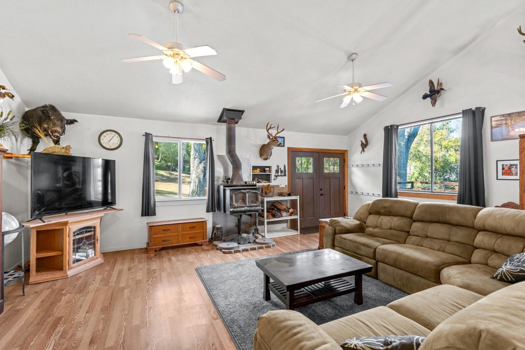 7777 Del Valle Rd Property Photo 14