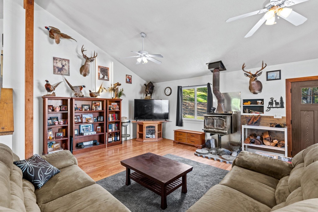 7777 Del Valle Rd Property Photo 16