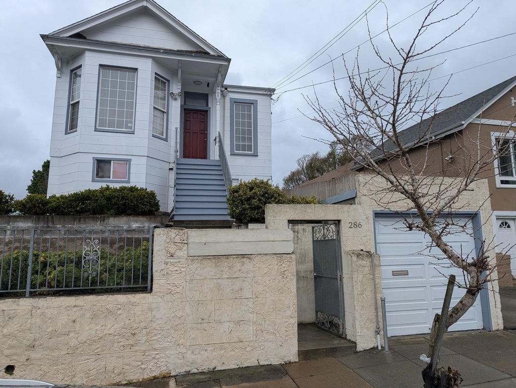 286 Sagamore St Property Photo 1