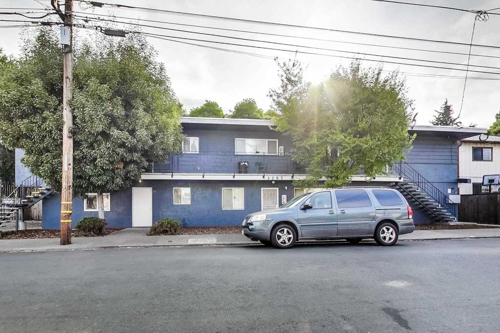 3257 Delaware St Property Photo 2