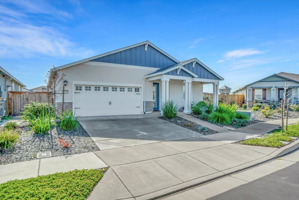 4463 Canada Way Property Photo 3