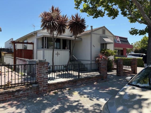 2144 Alvarado St Property Photo 8