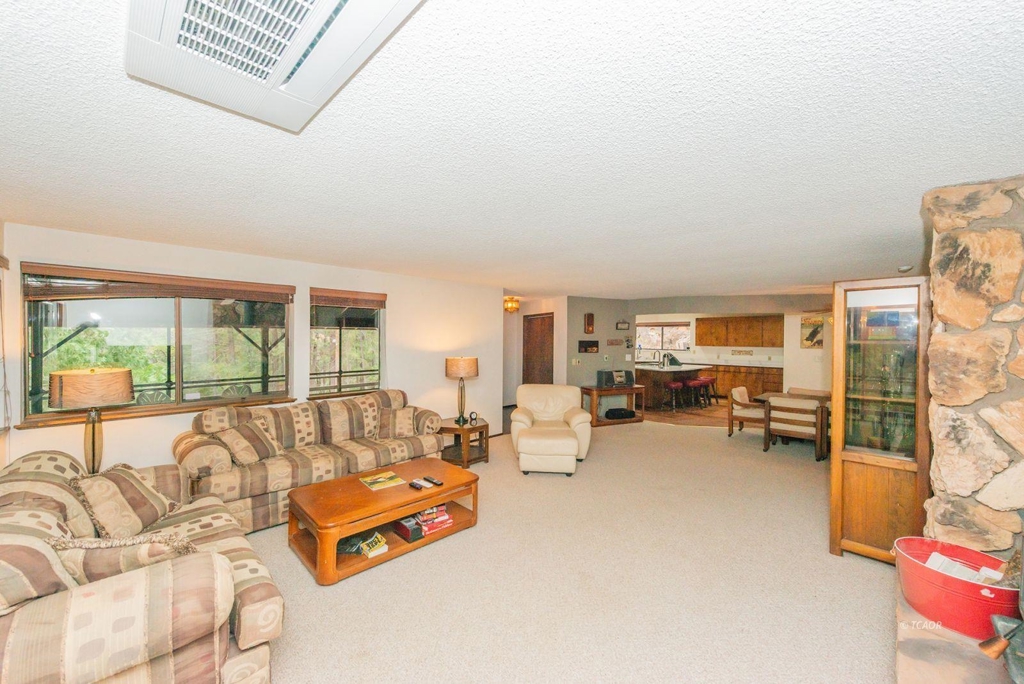 410 Lake Forest Dr. Property Photo 4
