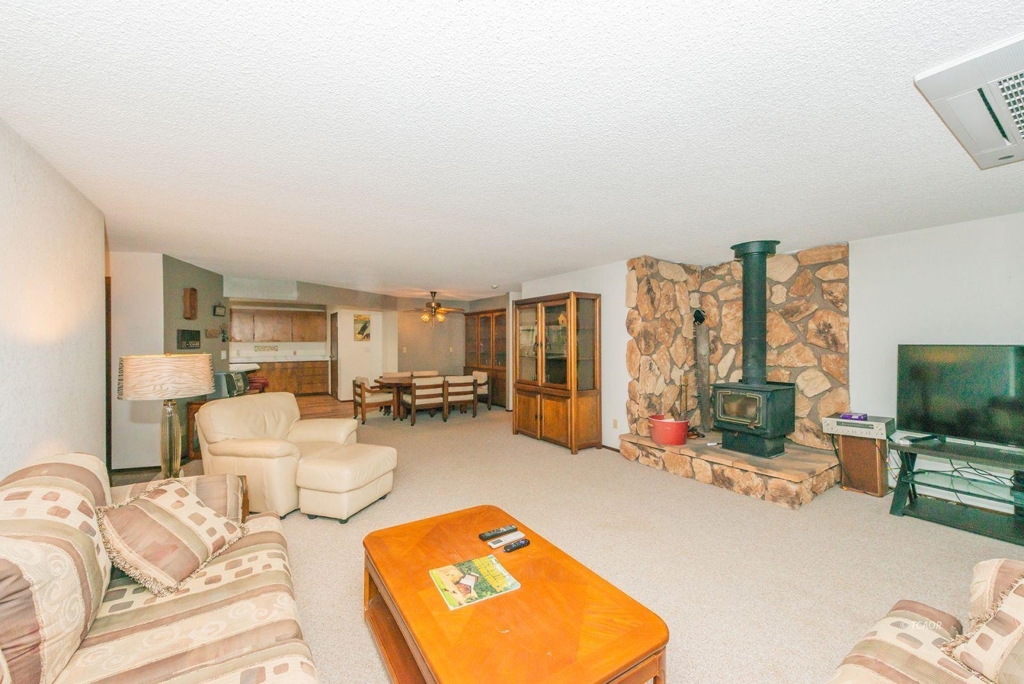410 Lake Forest Dr. Property Photo 5