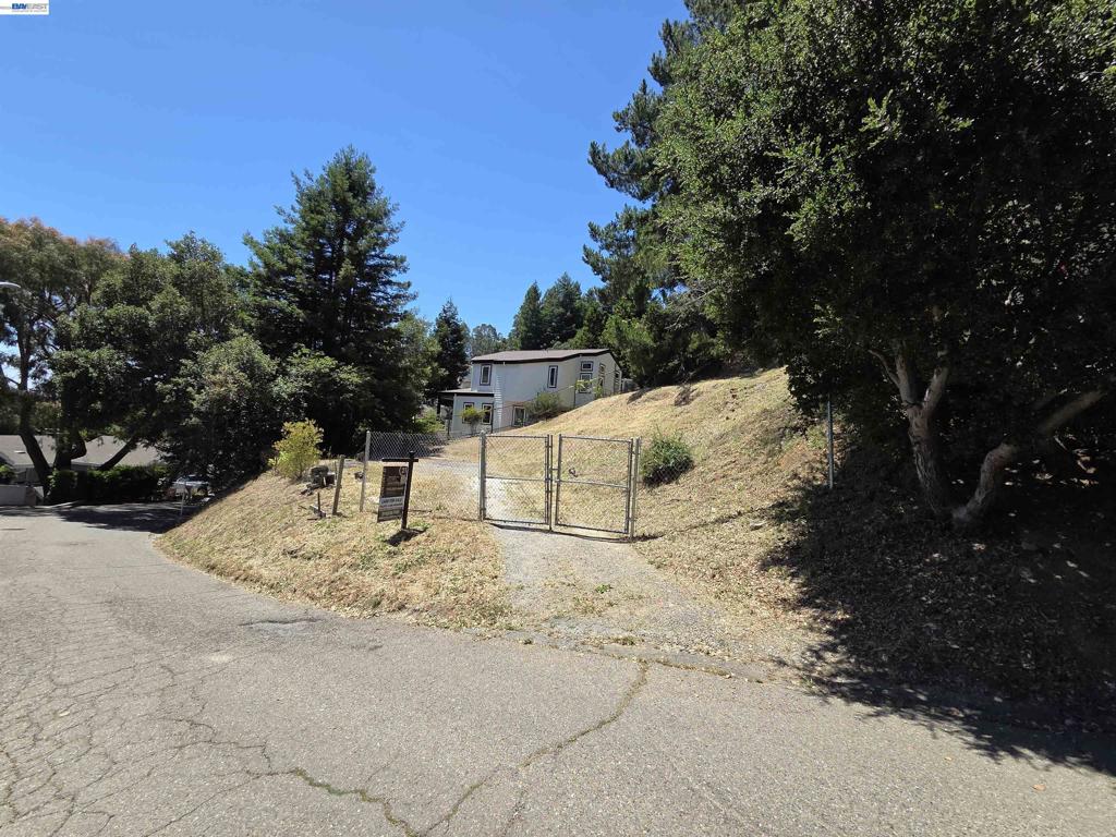 6971 Bristol Drive Property Photo 3