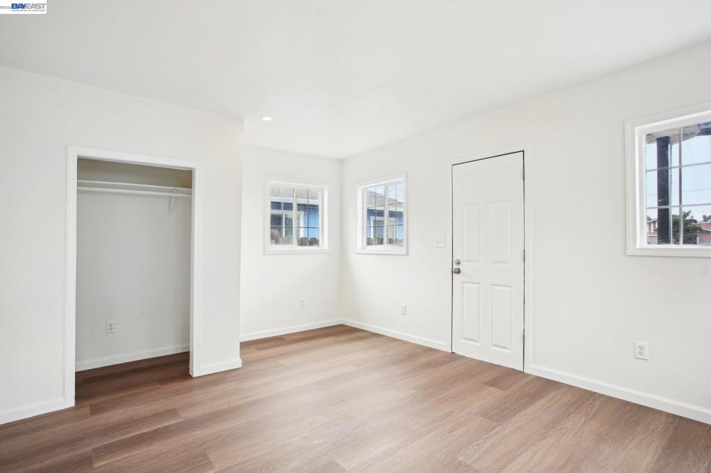 1130 61st Ave Property Photo 5