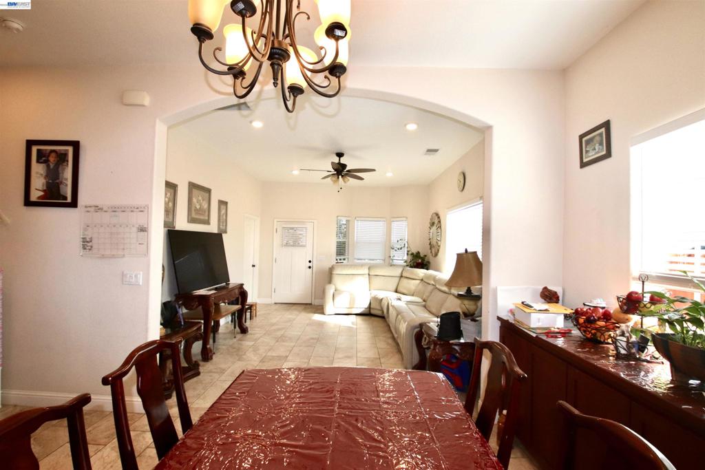 2511 S Laurel Property Photo 11