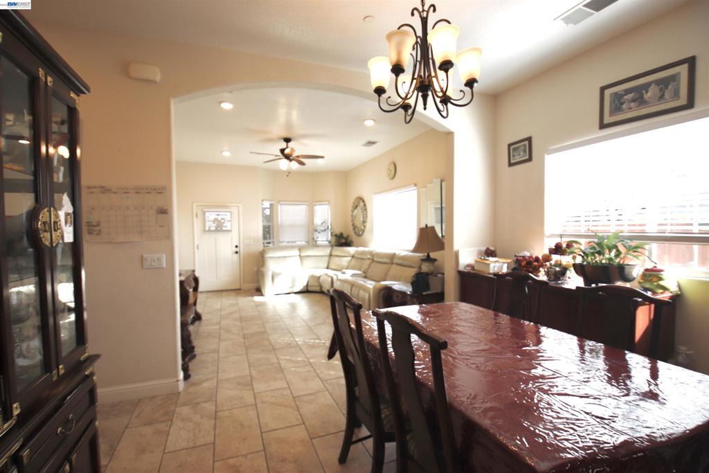 2511 S Laurel Property Photo 12