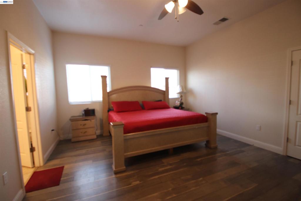 2511 S Laurel Property Photo 16