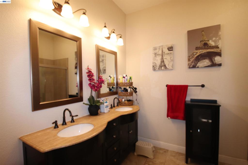 2511 S Laurel Property Photo 17