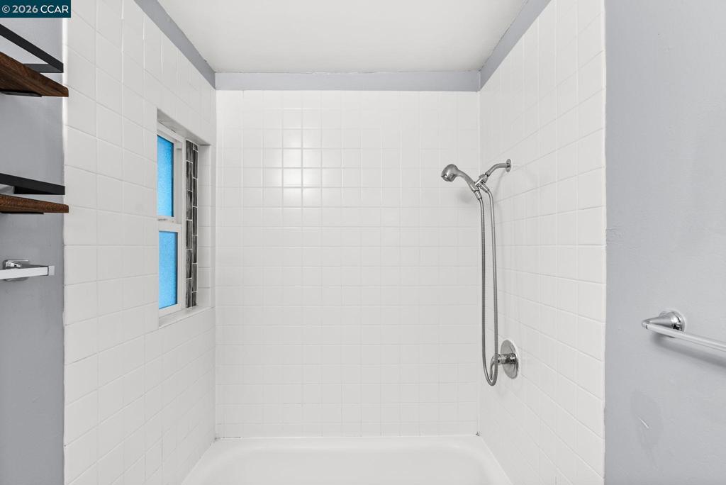 2220 S Crest Ave Property Photo 6