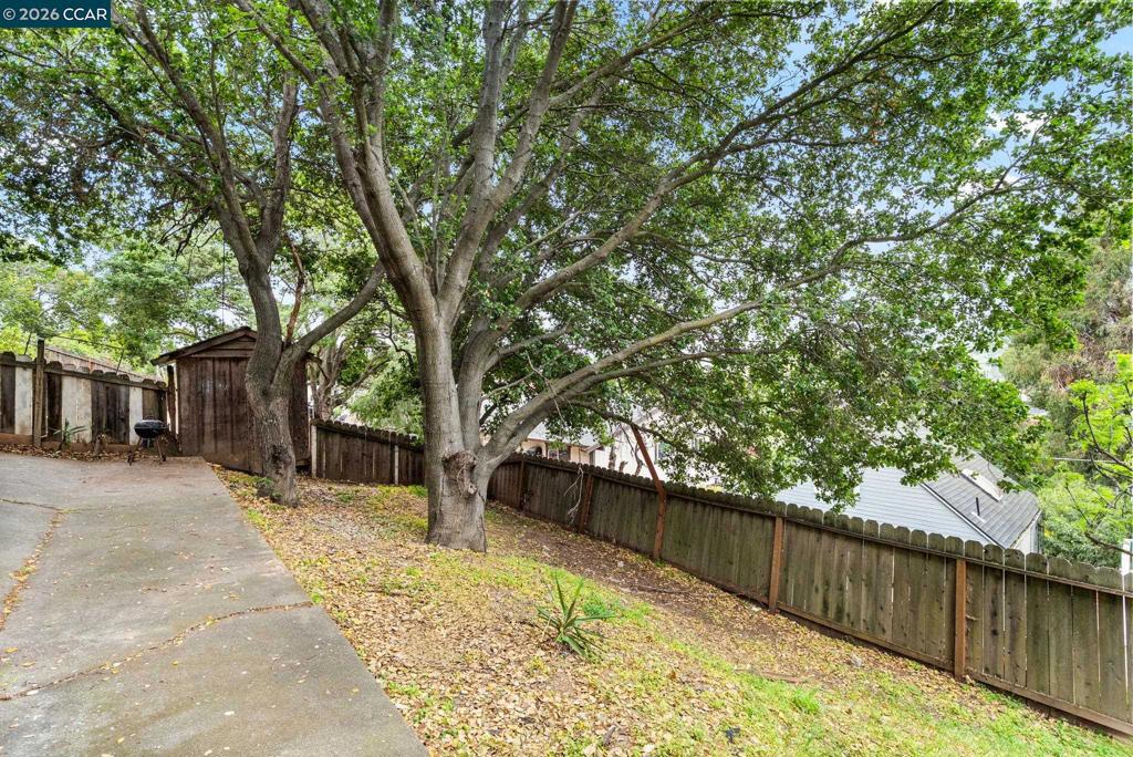 2220 S Crest Ave Property Photo 19