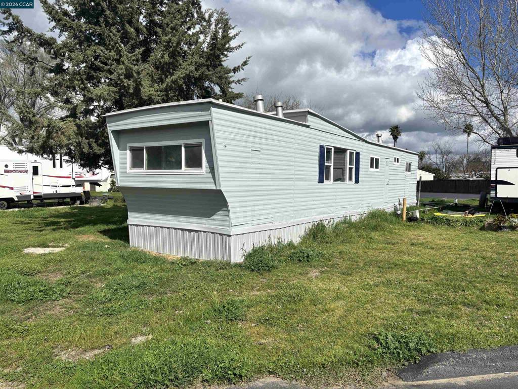 3505 Gateway Rd, 13m Property Photo 1