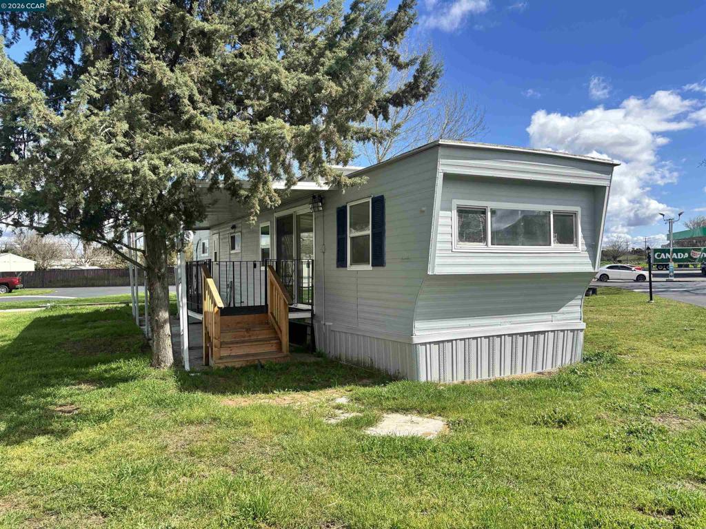 3505 Gateway Rd, 13m Property Photo 2