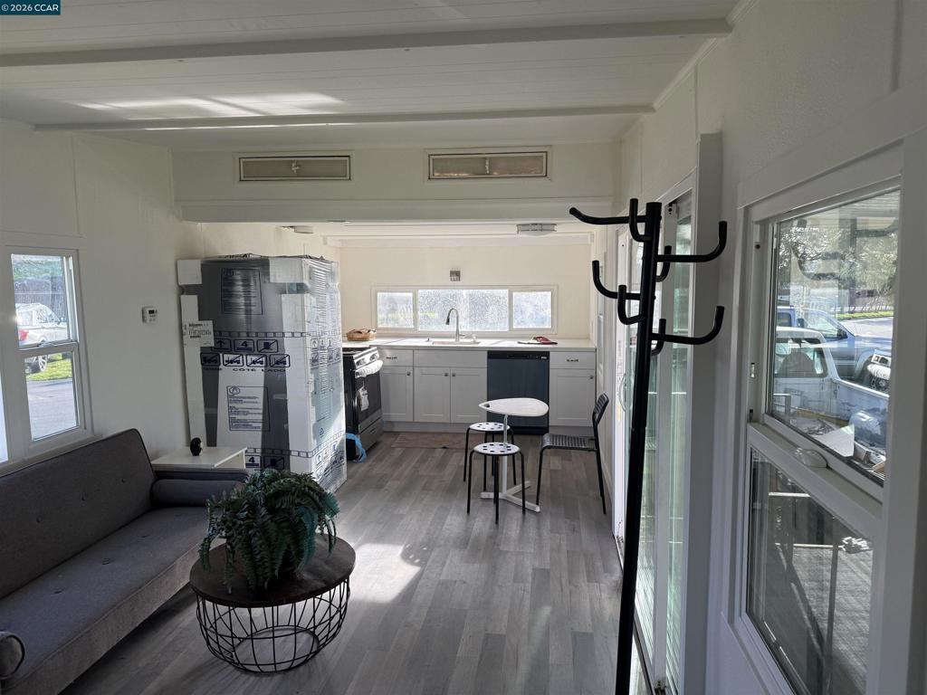 3505 Gateway Rd, 13m Property Photo 10
