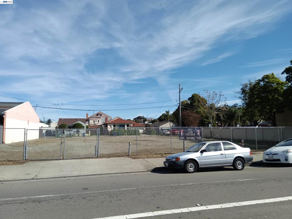 22836 Watkins St Property Photo 2