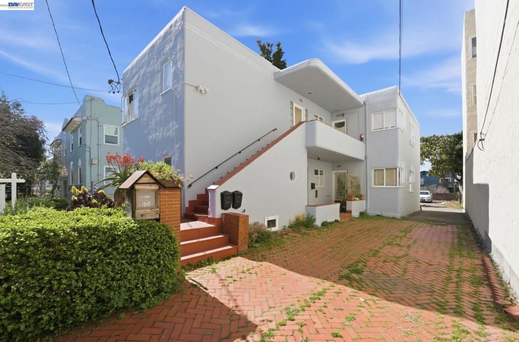 1682 Oxford St Property Photo 1