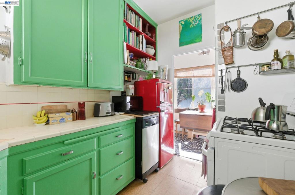 1682 Oxford St Property Photo 8