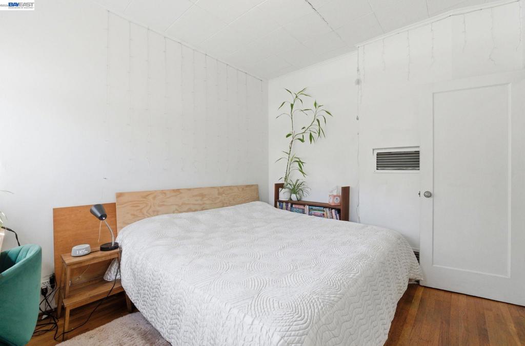 1682 Oxford St Property Photo 9