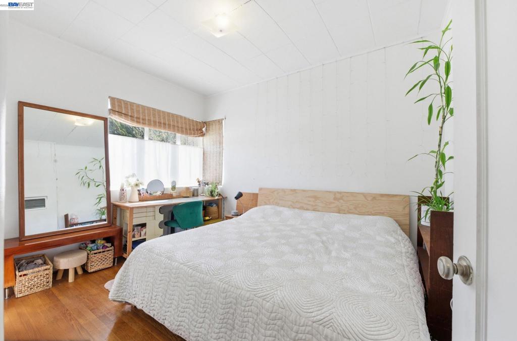 1682 Oxford St Property Photo 10