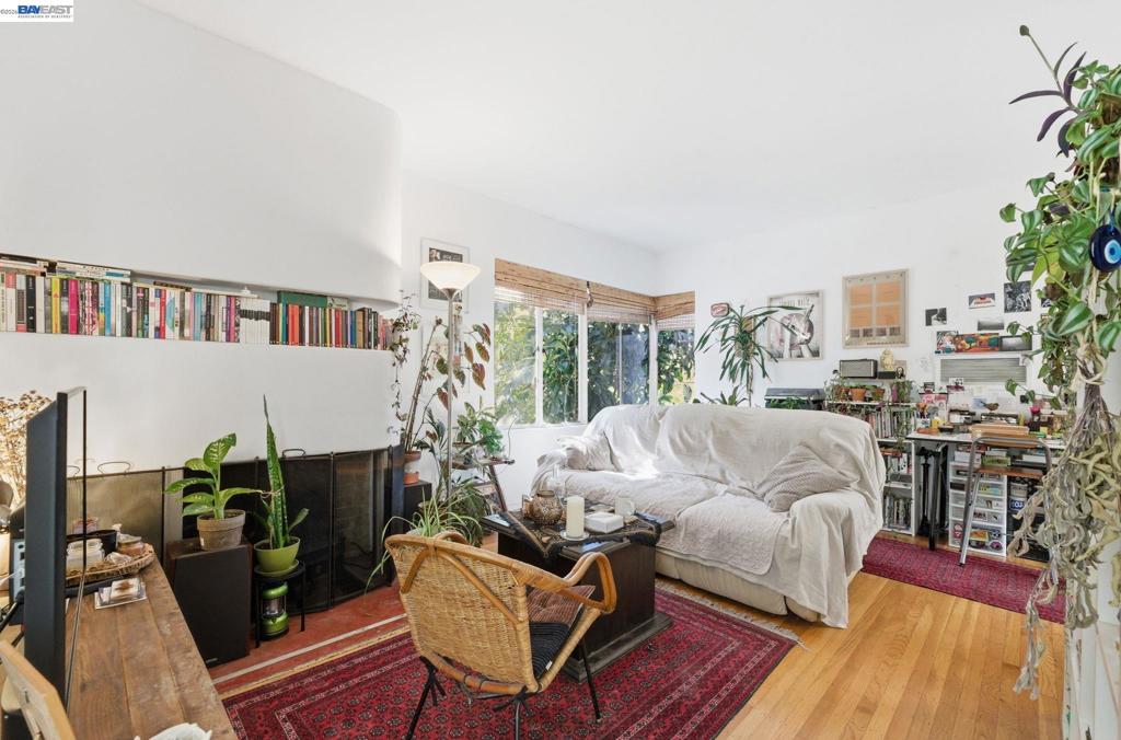 1682 Oxford St Property Photo 14