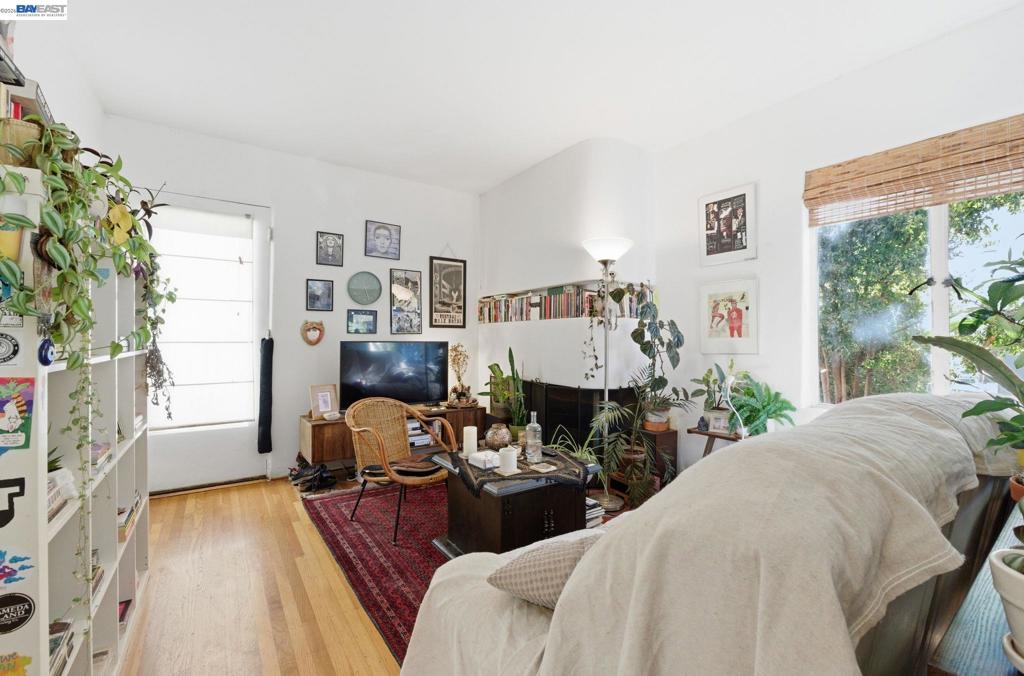 1682 Oxford St Property Photo 15