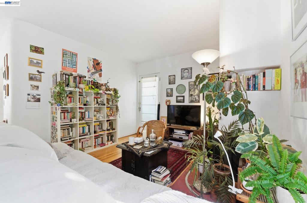 1682 Oxford St Property Photo 17