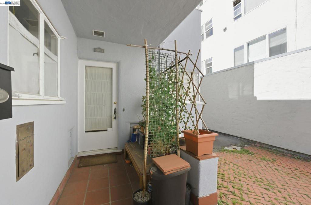 1682 Oxford St Property Photo 30