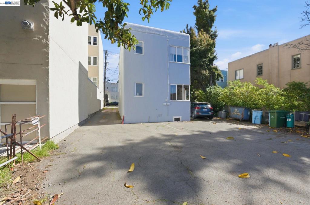 1682 Oxford St Property Photo 33