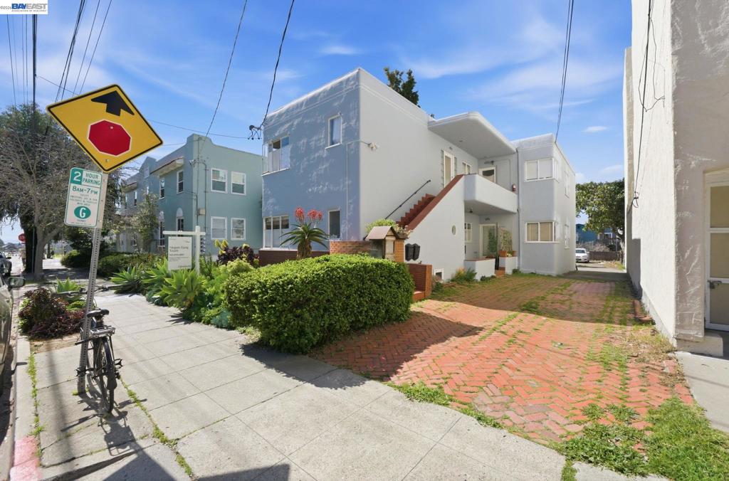 1682 Oxford St Property Photo 34