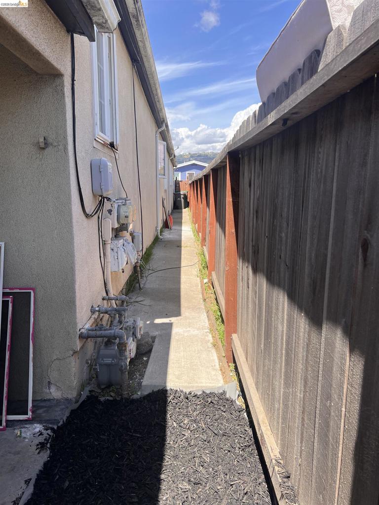 6230 Hayes St Property Photo 4