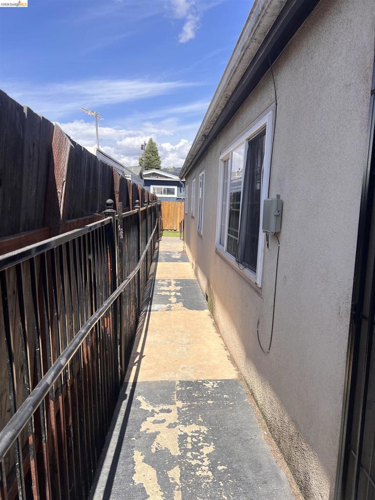 6230 Hayes St Property Photo 5