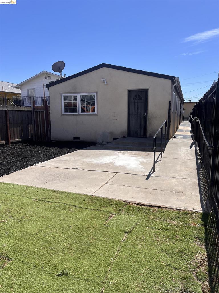 6230 Hayes St Property Photo 23