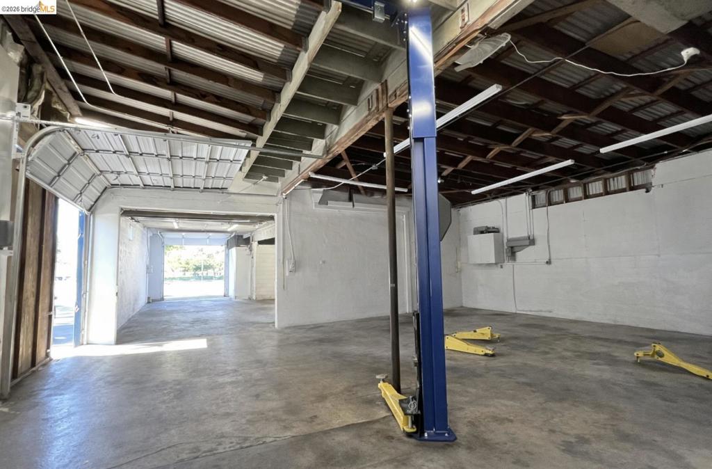 6228 Walnut Ave Property Photo 11