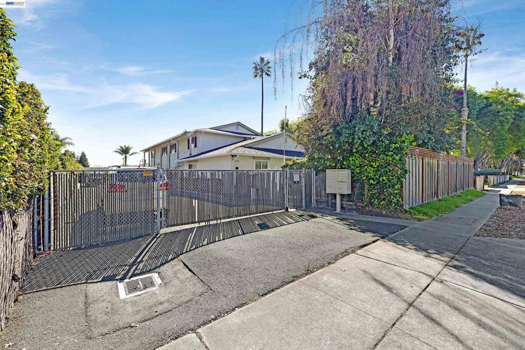 4560 Thornton Avenue Property Photo 5
