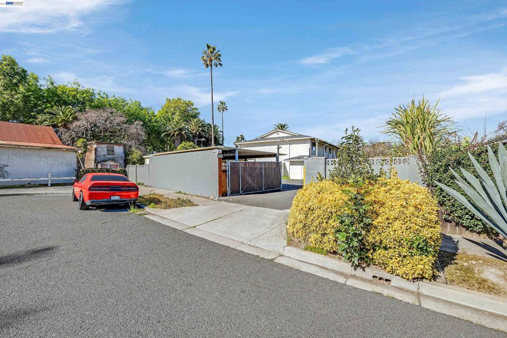 4560 Thornton Avenue Property Photo 6