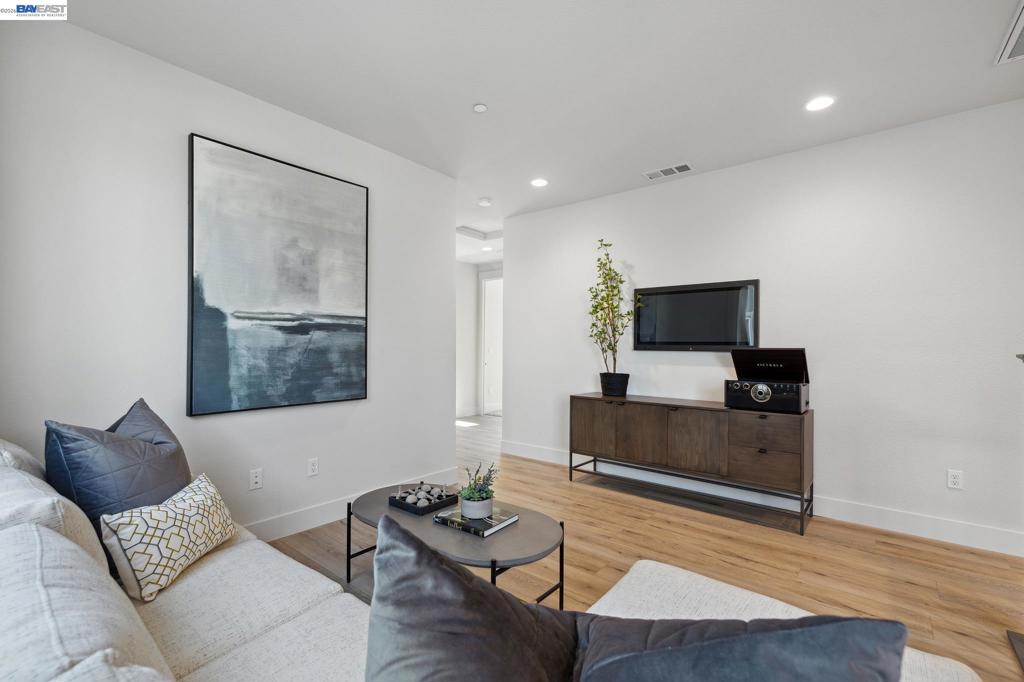 1512 Millennium Way Property Photo 32